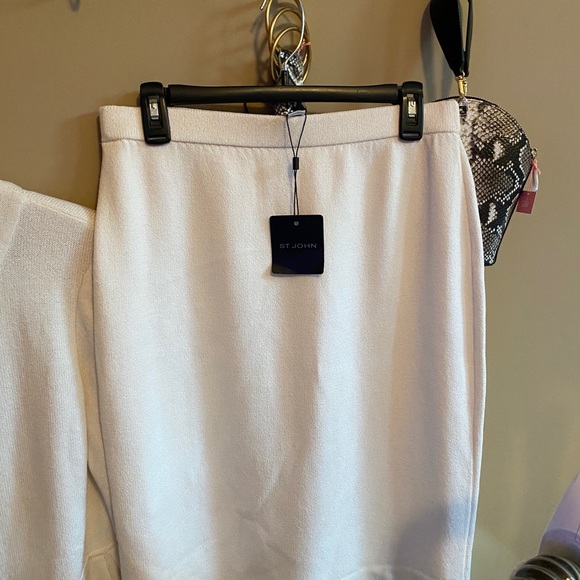 St. John Size 10 2pc suit - Picture 2 of 5